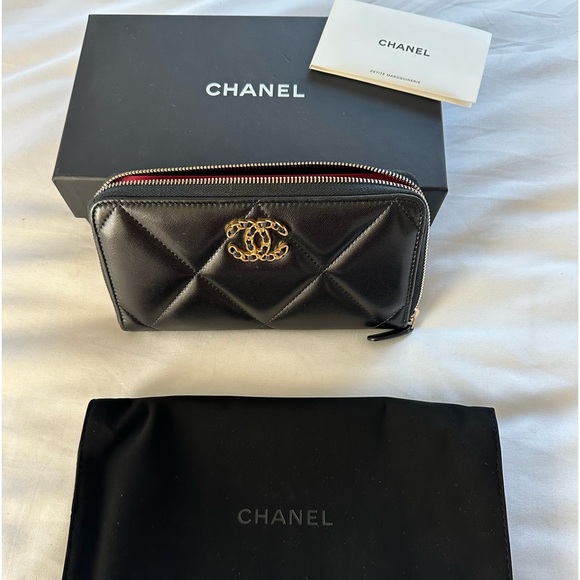 Authentic Chanel Wallet - Picture 1 of 7